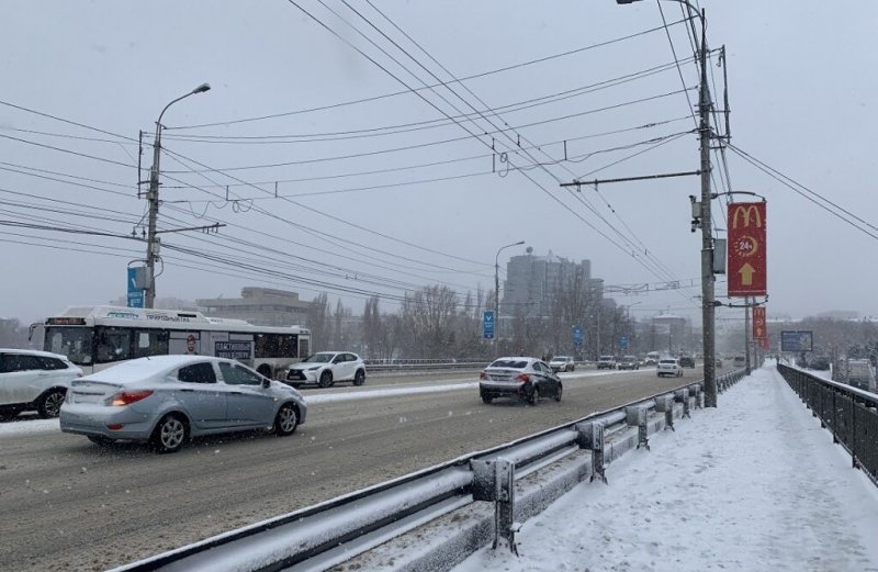 ВОЛГОГРАД. На администрацию Волгограда падает снег