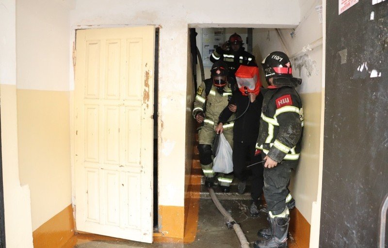 ЧЕЧНЯ. При пожаре в Грозном сотрудники МЧС спасли восемь человек