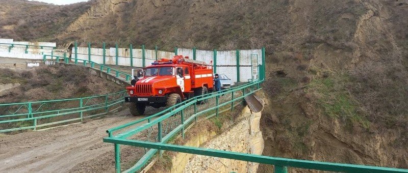 ЧЕЧНЯ. Сотрудники МЧС помогли оказавшимся в нештатной ситуации автомобилистам