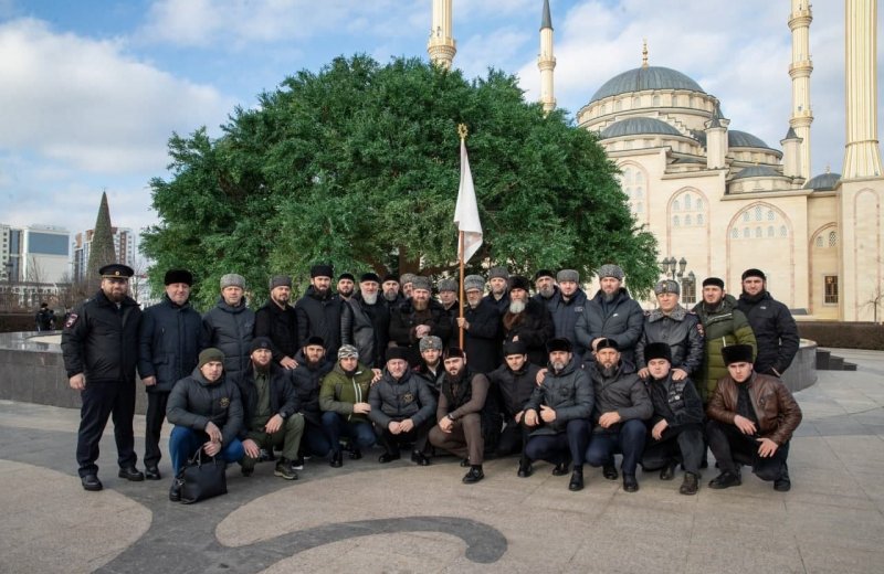 ЧЕЧНЯ. В Грозном открыли скульптуру в виде дерева, под которым отдыхал ПРОРОК МУХАММАД