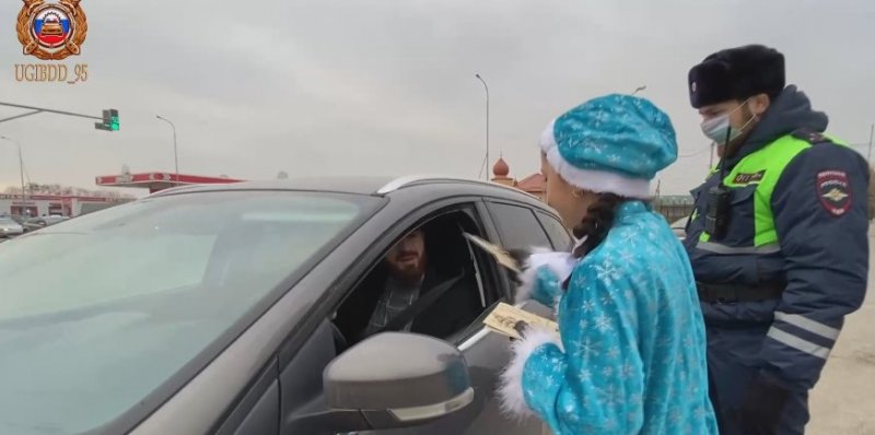 ЧЕЧНЯ. Водители и пешеходы Грозного получили письма от Деда Мороза