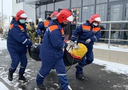 КАЛМЫКИЯ. Элистинские пожарные провели учения в ледовом центре «Джунгар»