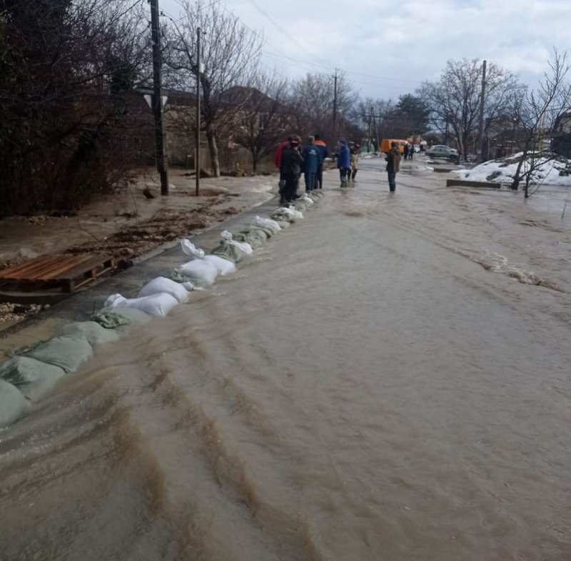 КРАСНОДАР. Дороги превратились в реки: поселки Анапы подтопило из-за дождя и таяния снега