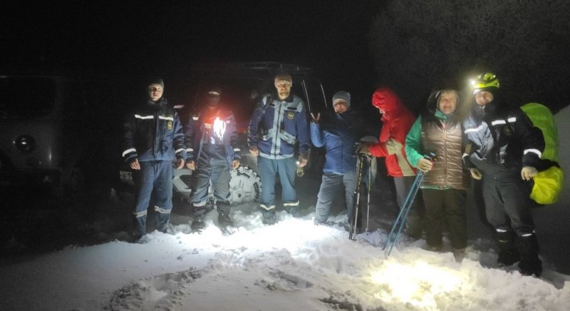 КРЫМ. В Крыму сотрудник турфирмы спас заблудившихся в горах пожилых женщин