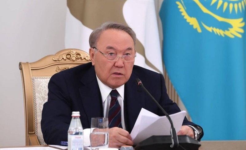 Нурсултан Назарбаев и его дочери покинули Казахстан