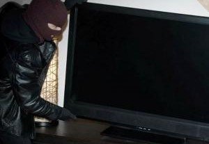 РОСТОВ. Гости похитили из квартиры волгодончанки телевизор пока она спала