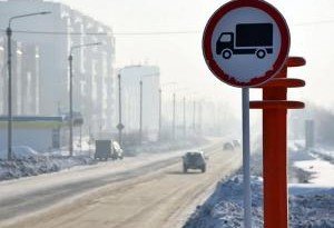 РОСТОВ. Из-за мощного снегопада большегрузам закрыли въезд в Ростов
