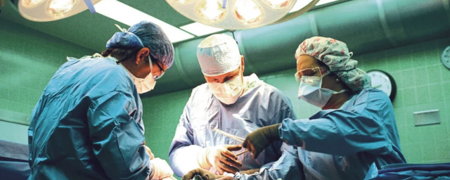 СЕВАСТОПОЛЬ. В Севастополе хирурги впервые провели сложную операцию по удалению тромба