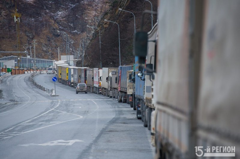 С.ОСЕТИЯ. Военно-Грузинская дорога закрыта для большегрузов