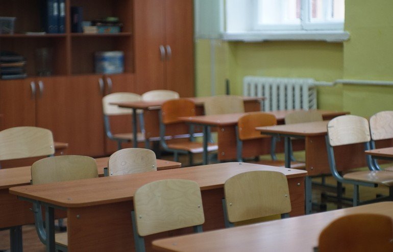 Учащихся 7-11 классов Петербурга переводят на дистанционное обучение