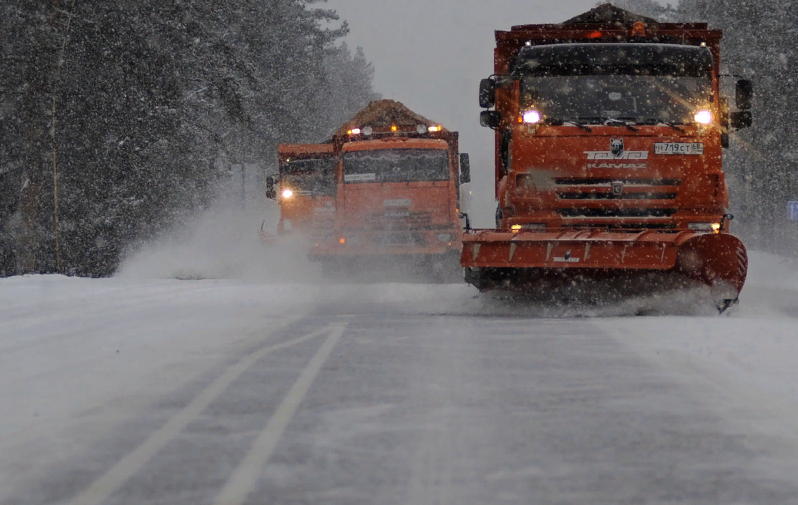 ВОЛГОГРАД. Из-за снегопада водители не могут въехать в Волгоград со стороны Ерзовки