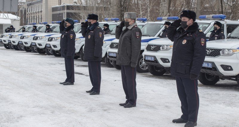 ВОЛГОГРАД. Полицейским г. Волгограда и области вручили ключи от новых служебных автомашин