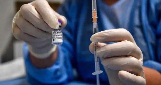 За отказ от вакцинации для лиц старше 50 лет в Италии ввели штраф в €100