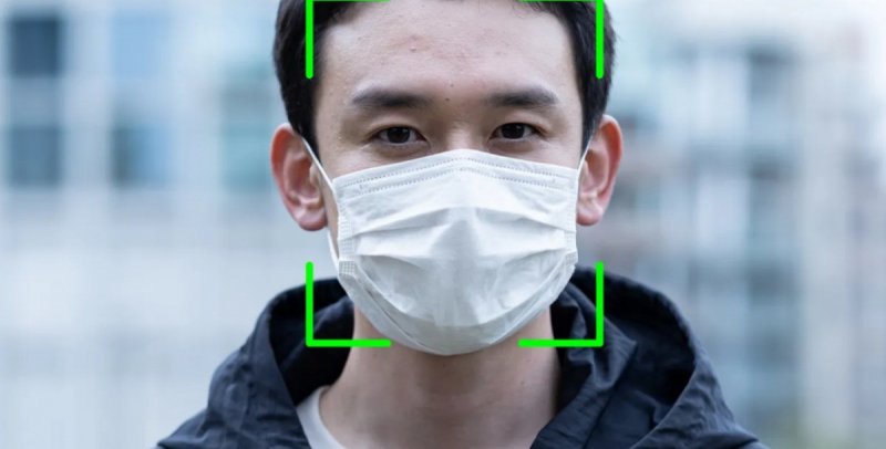 Apple добавила возможность разблокировки лицом в маске