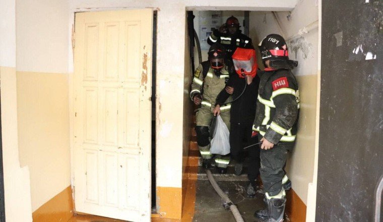 ЧЕЧНЯ. Сотрудники МЧС по ЧР спасли из горящей квартиры 8 человек