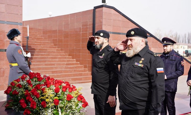 ЧЕЧНЯ. В День защитника Отечества Росгвардейцы почтили память погибших сотрудников