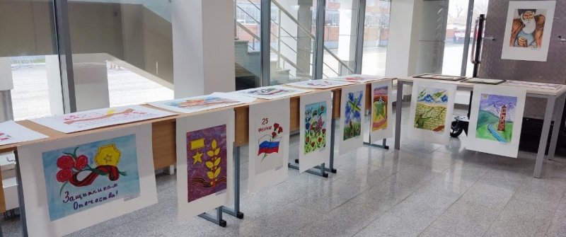 ЧЕЧНЯ. В рамках проекта «Поезд Победы» в Гудермесе прошла выставка детских картин