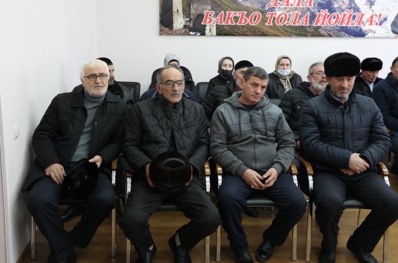 ЧЕЧНЯ. Встреча Главы Администрации Итум-Калинского района Ибрагима Бурсагова с индивидуальными предпринимателями и жителями муниципалитета