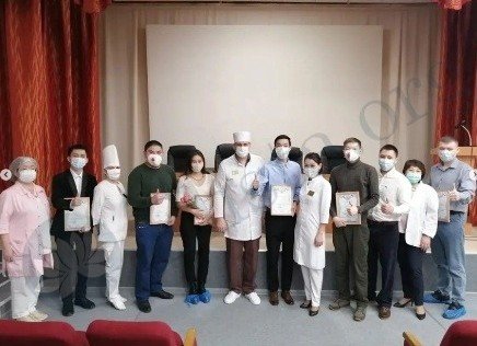 КАЛМЫКИЯ. В ресбольнице Калмыкии наградили студентов за волонтерство