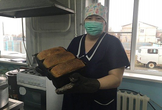 КАЛМЫКИЯ. Вкусный и без добавок: работники Малодербетовского дома-интерната для престарелых и инвалидов теперь сами пекут хлеб
