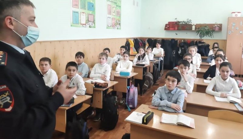 КБР. Автоинспекторы Кабардино-Балкарии провели уроки безопасности для школьников Нальчика