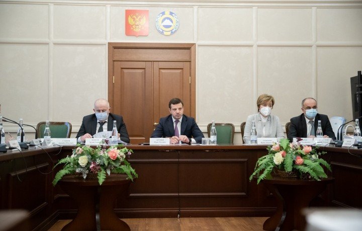 КЧР. Премьер-министр КЧР Мурат Аргунов провел заседание Правительства Карачаево-Черкесии