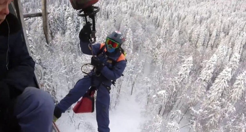 КРАСНОДАР. Спасатели в Сочи эвакуировали с горы сноубордиста с переохлаждением
