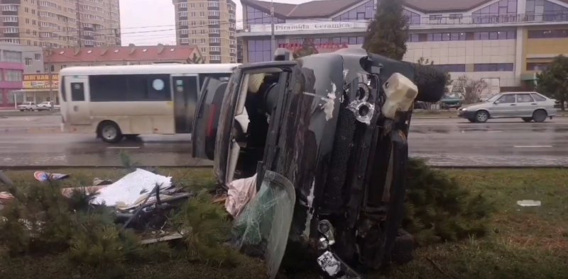 КРАСНОДАР. В Анапе задержали водителя, который опрокинулся на Land Rover