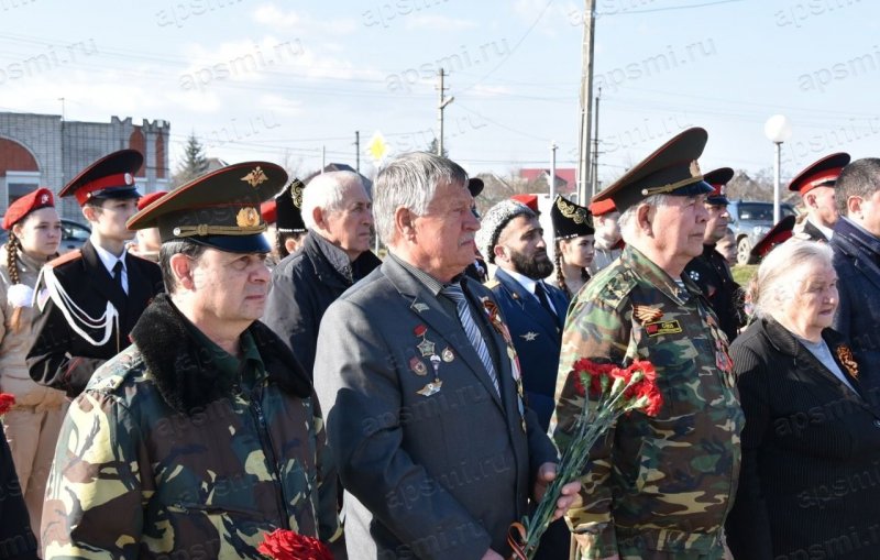 КРАСНОДАР. В память о защищавших Родину в Апшеронске возложили цветы у Вечного огня