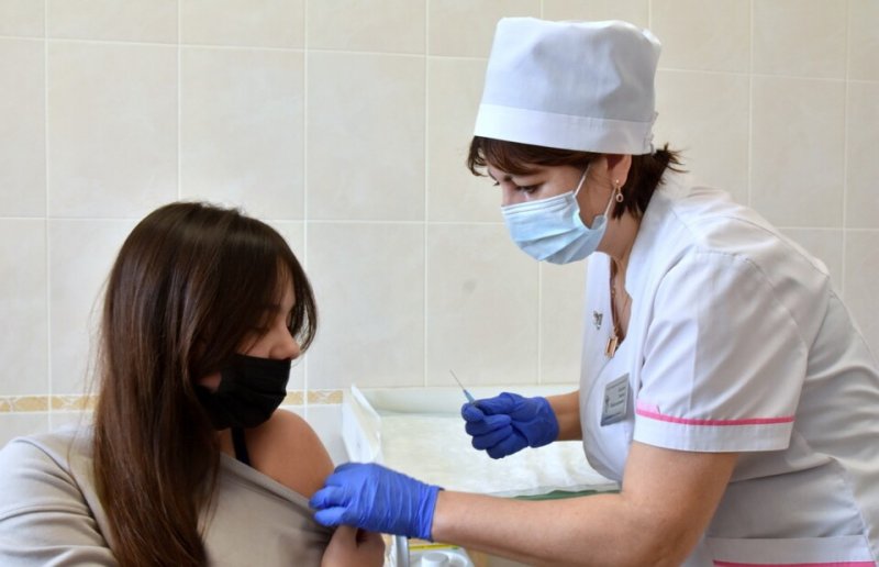 КРЫМ. Почти 300 подростков в Крыму привились от коронавируса