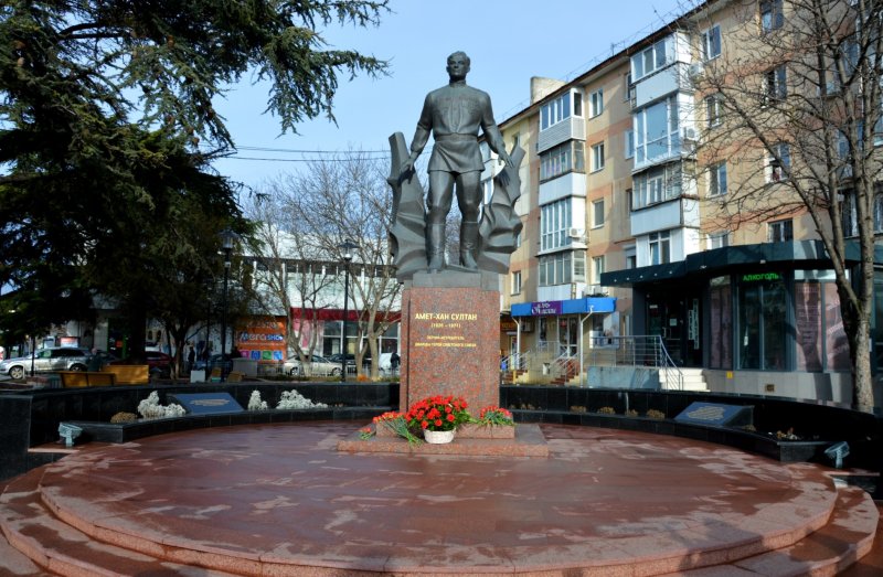 КРЫМ. В Симферополе почтили память Амет-Хана Султана