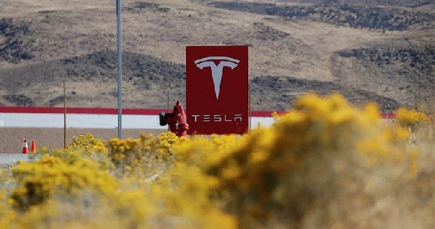 На территории завода Tesla в Калифорнии произошел пожар