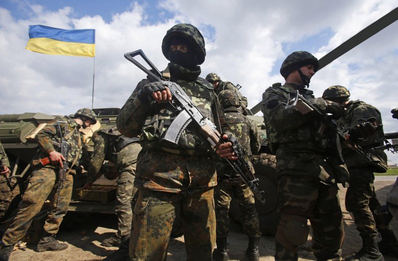 Президент РФ призвал украинских военных в Донбассе сложить оружие