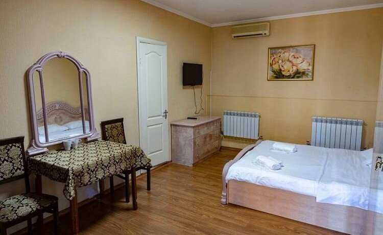 РОСТОВ. Логвиненко заселил 132 беженцев из Донбасса в роскошный отель