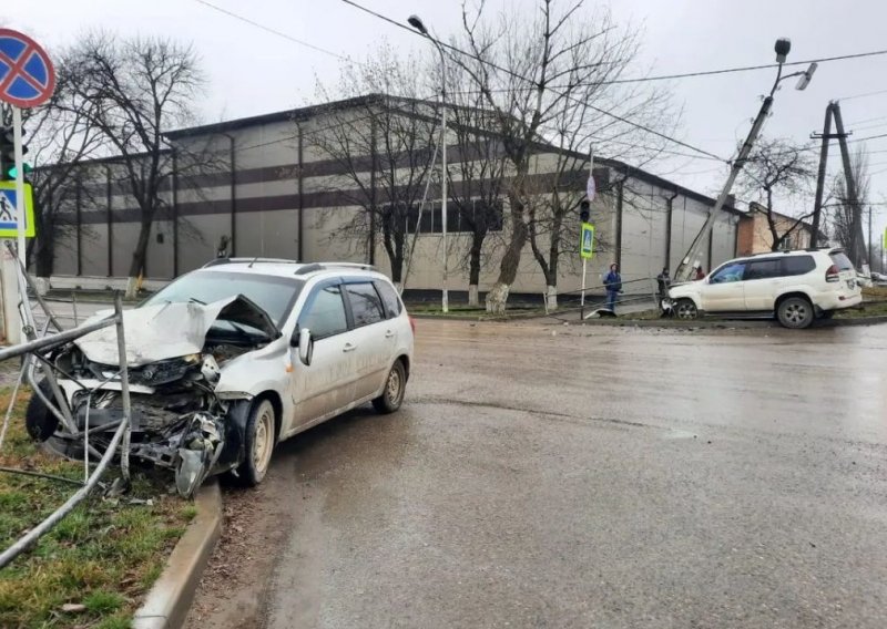 СТАВРОПОЛЬЕ. Автомобилистка и 3 школьницы пострадали в ДТП на трассе Георгиевска