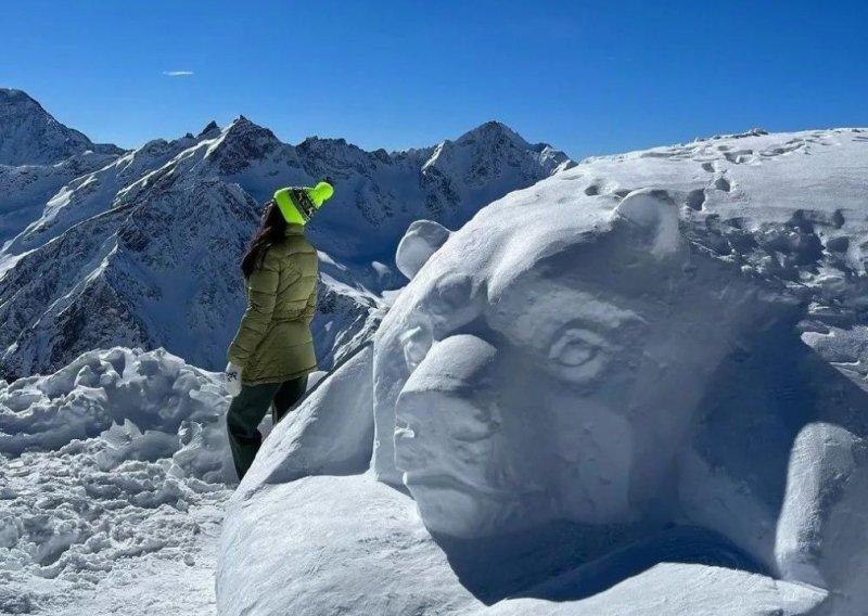 СТАВРОПОЛЬЕ. Парк снежных фигур создали мастера из Ставрополя на Эльбрусе