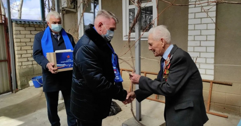 СТАВРОПОЛЬЕ. Ветеранам на Ставрополье передали подарки ко Дню защитника Отечества