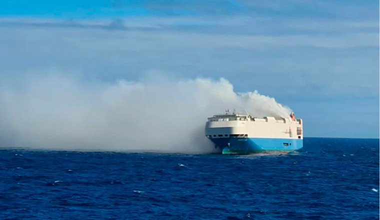 В Азовском море подверглись удару ВСУ  два российских грузовых судна РФ