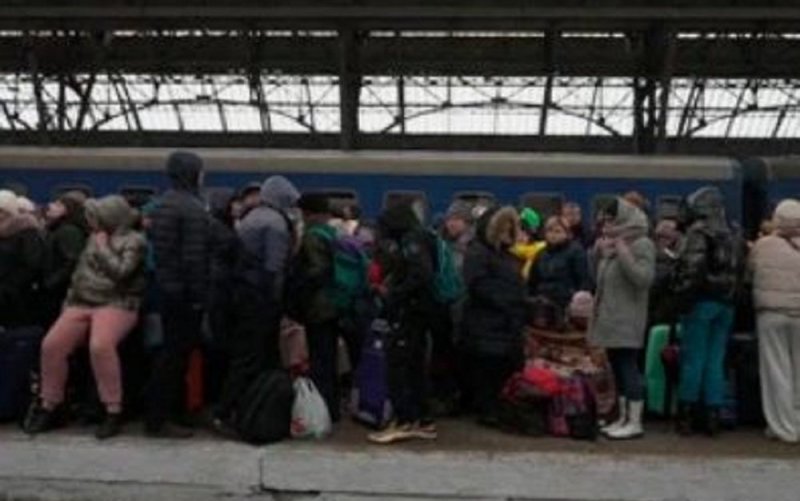 АДЫГЕЯ. Паника на Украине растет, люди штурмуют магазины и поезда