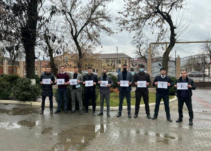 ЧЕЧНЯ. Чеченские молодогвардейцы провели флешмоб в поддержку жителей Донбасса