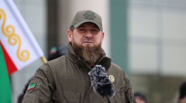 ЧЕЧНЯ. Глава ЧР заявил, что полк им. А.А. Кадырова готов выдвинуть на Украину десятки маленьких групп по 5 тыс человек