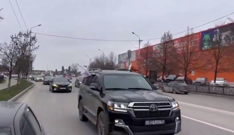 ЧЕЧНЯ. В чеченской столице прошел  автопробег в поддержку жителей ЛНР и ДНР