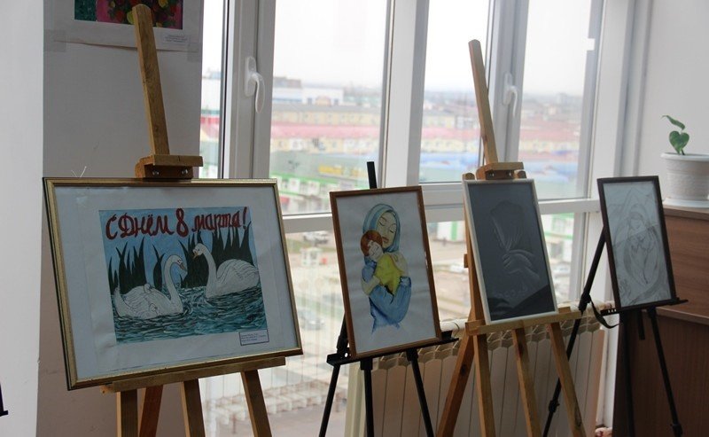 ЧЕЧНЯ. В Грозном открылась выставка детских рисунков «Милая, прекрасная, далекая…»
