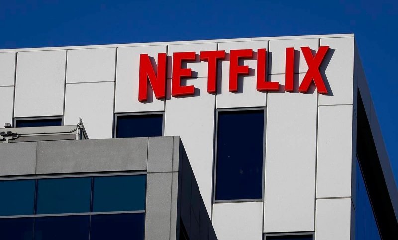 Netflix приостанавливает работу на территории России