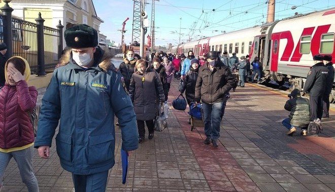 УКРАИНА. За сутки около 6 тысяч беженцев из Донбасса пересекли границу с Россией