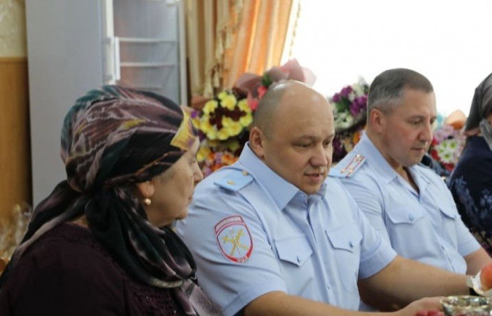 ИНГУШЕТИЯ. Руководитель МВД по Ингушетии встретился с матерями и вдовами правоохранителей, погибших при исполнении служебного долга