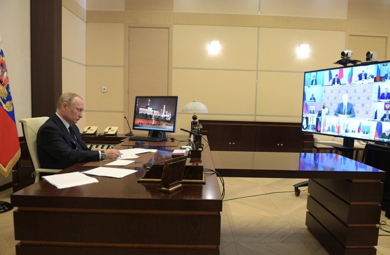 АДЫГЕЯ. Глава Адыгеи принял участие в видеоселекторном совещании, которое провёл президент РФ