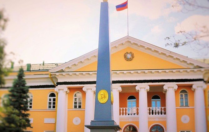 Несколько сотрудников посольства Армении в России изолированы по подозрению в заражении COVID-19
