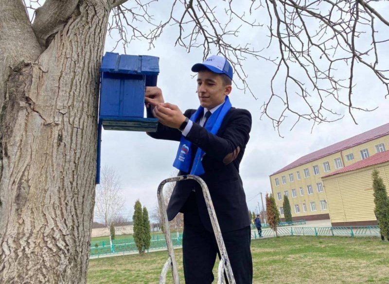 ЧЕЧНЯ. Урус-Мартановские школьники построили скворечники для перелетных птиц
