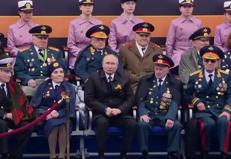 ЧЕЧНЯ. Мошенники выманили 400 000 рублей у ветерана, сидевшего с Путиным на параде Победы